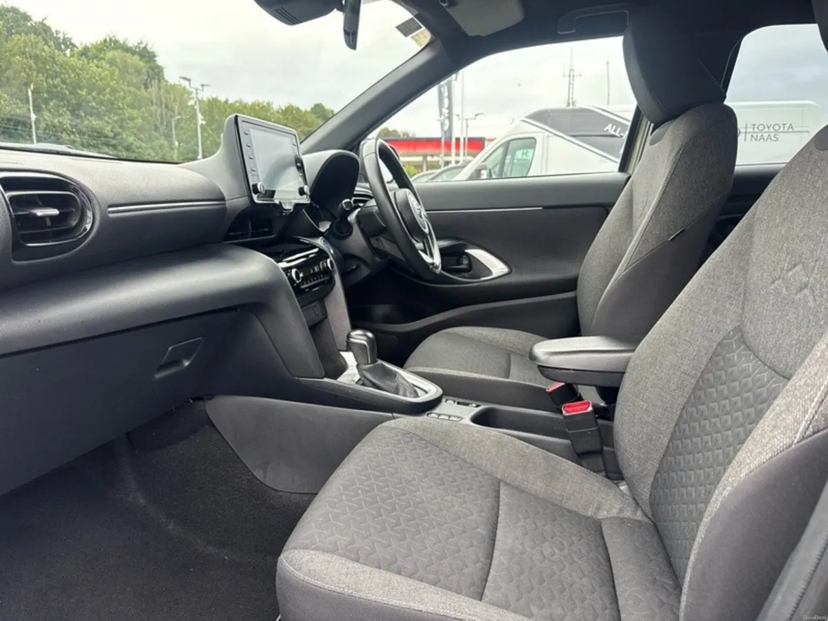 Toyota Yaris Cross CROSS LUNA SPORT - Image 6