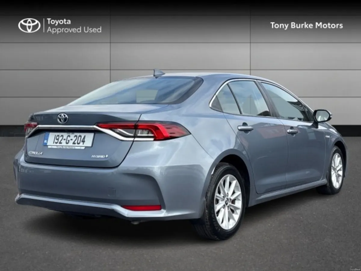 Toyota Corolla Saloon - Luna Edition - 1.8 Hybrid - Image 2