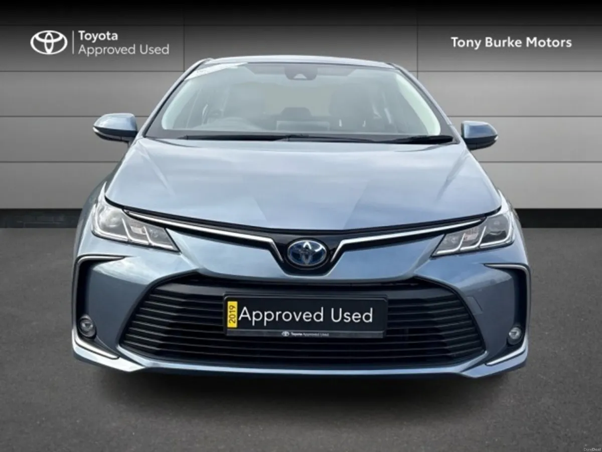 Toyota Corolla Saloon - Luna Edition - 1.8 Hybrid - Image 4