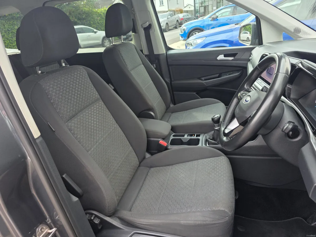 2.0 Tdi  122 BHP Titanium 7 Seat - Low Miles - Image 2