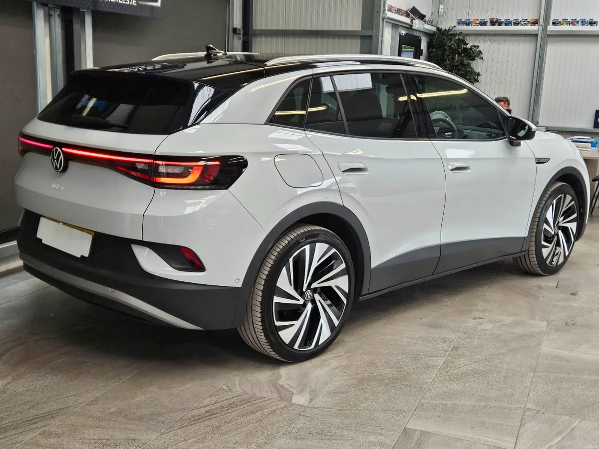 23 VOLKSWAGEN I.D 4 LIFE 77 kWh 174bhp - Image 4