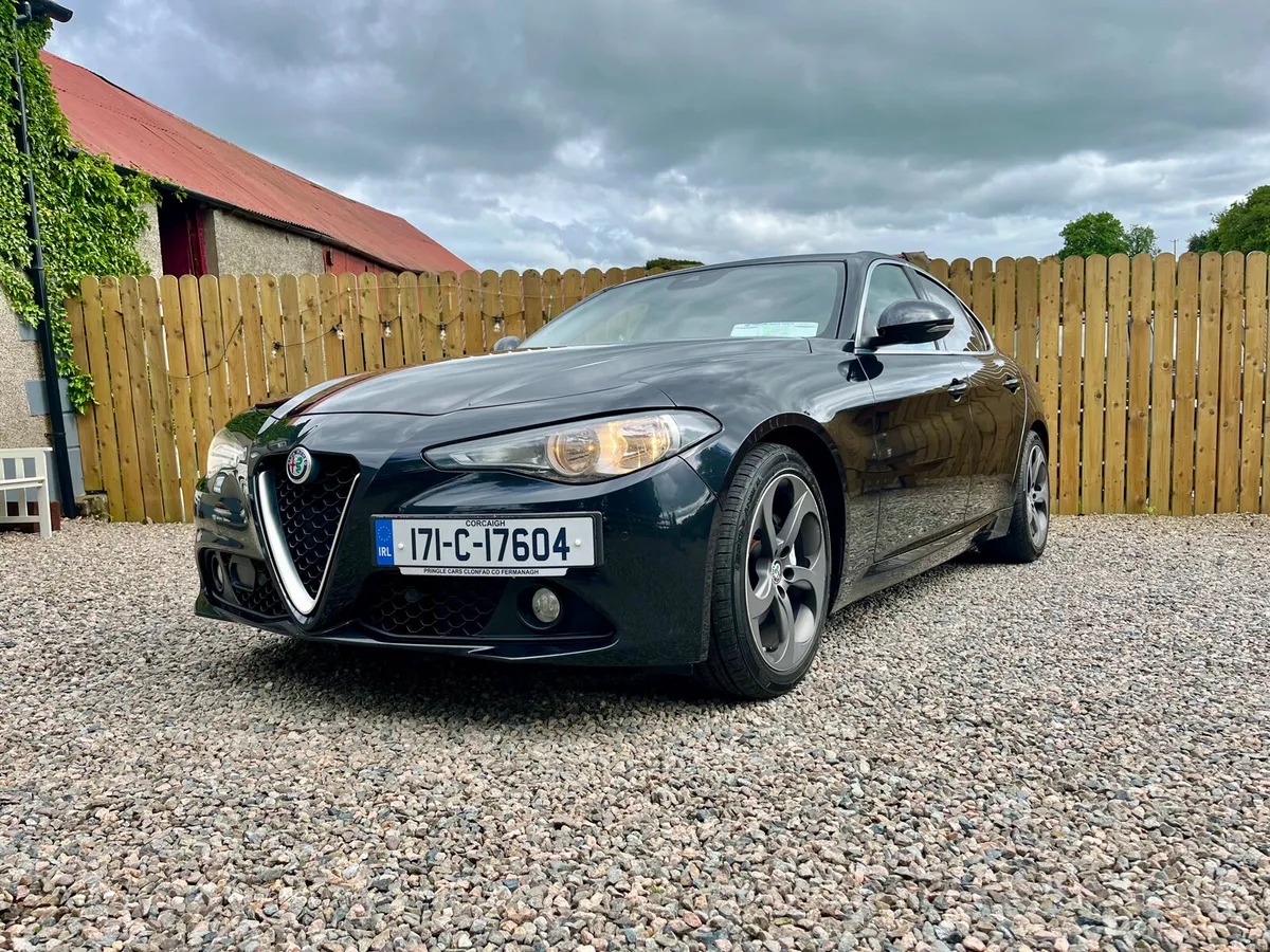Alfa Romeo Giulia 2017 - Image 4