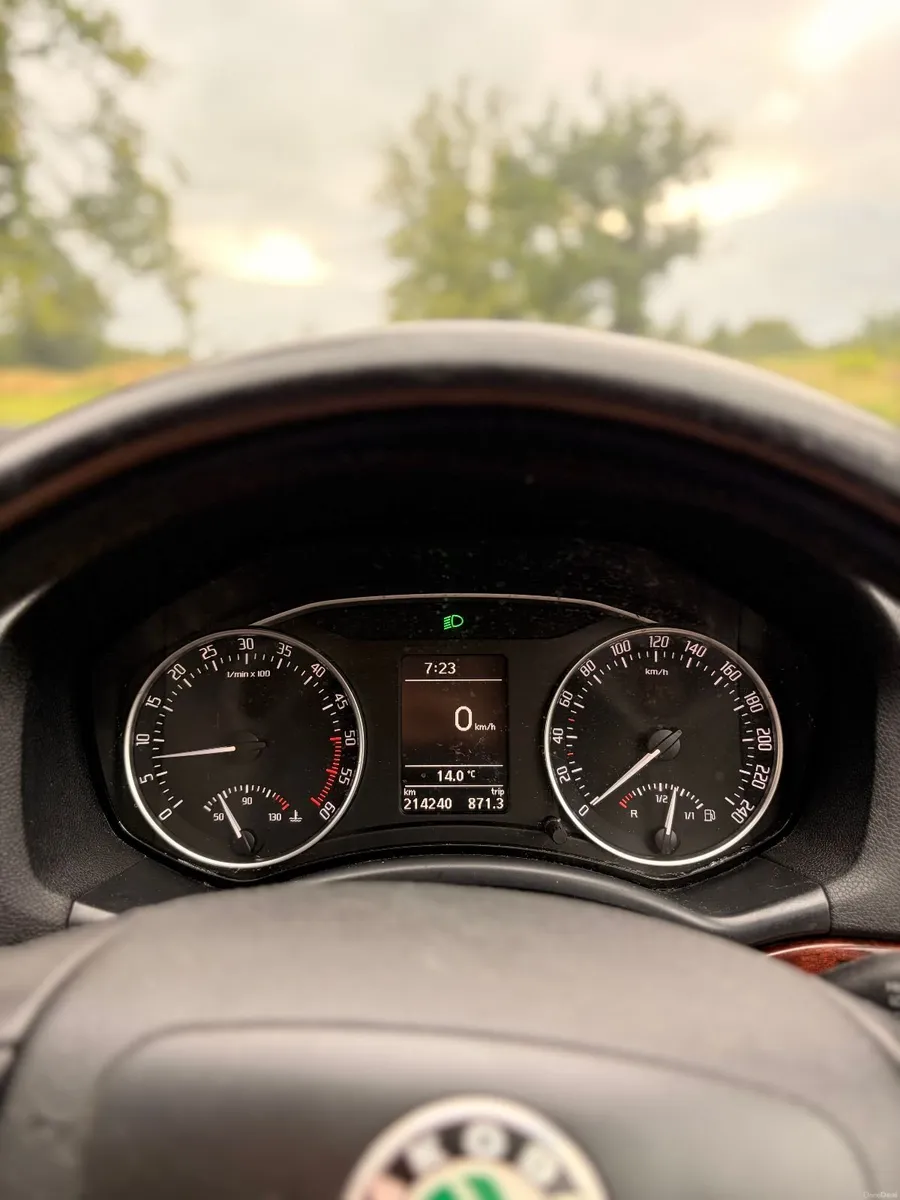 Skoda Octavia Elegance 1.6 Diesel (Top Spec) - Image 6