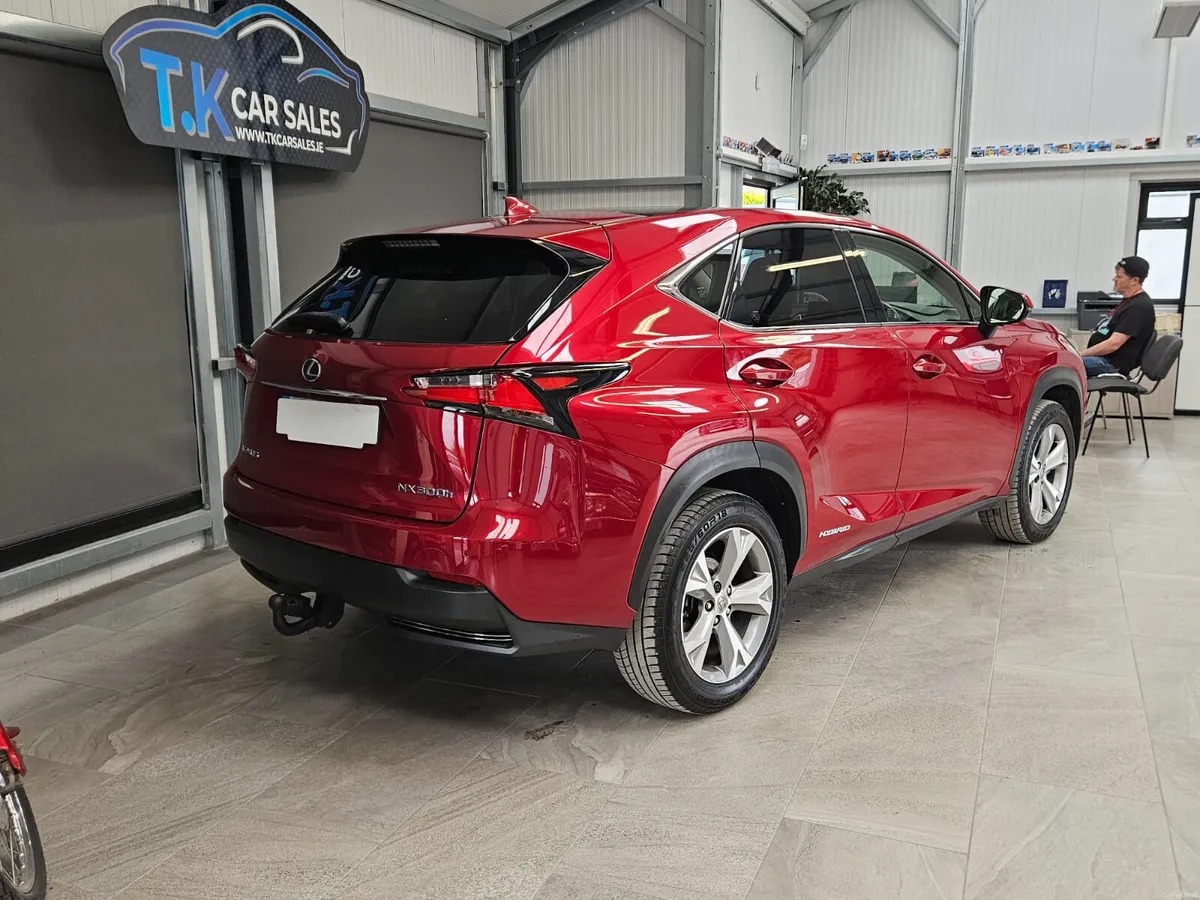16 LEXUS NX300 H EXECUTIVE - Image 4