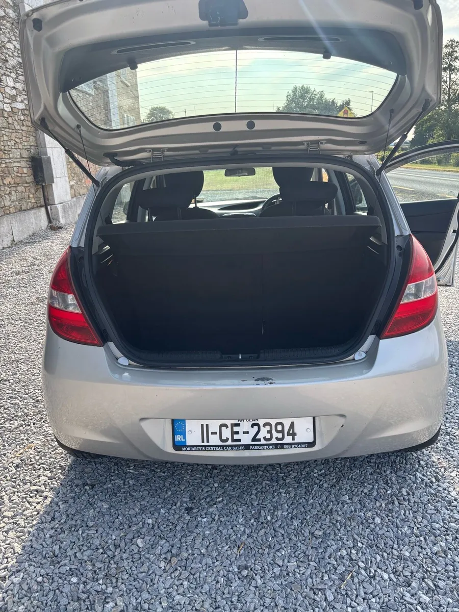 *ON HOLD*Hyundai i20 2011 **taxed and NCT 11/36** - Image 6