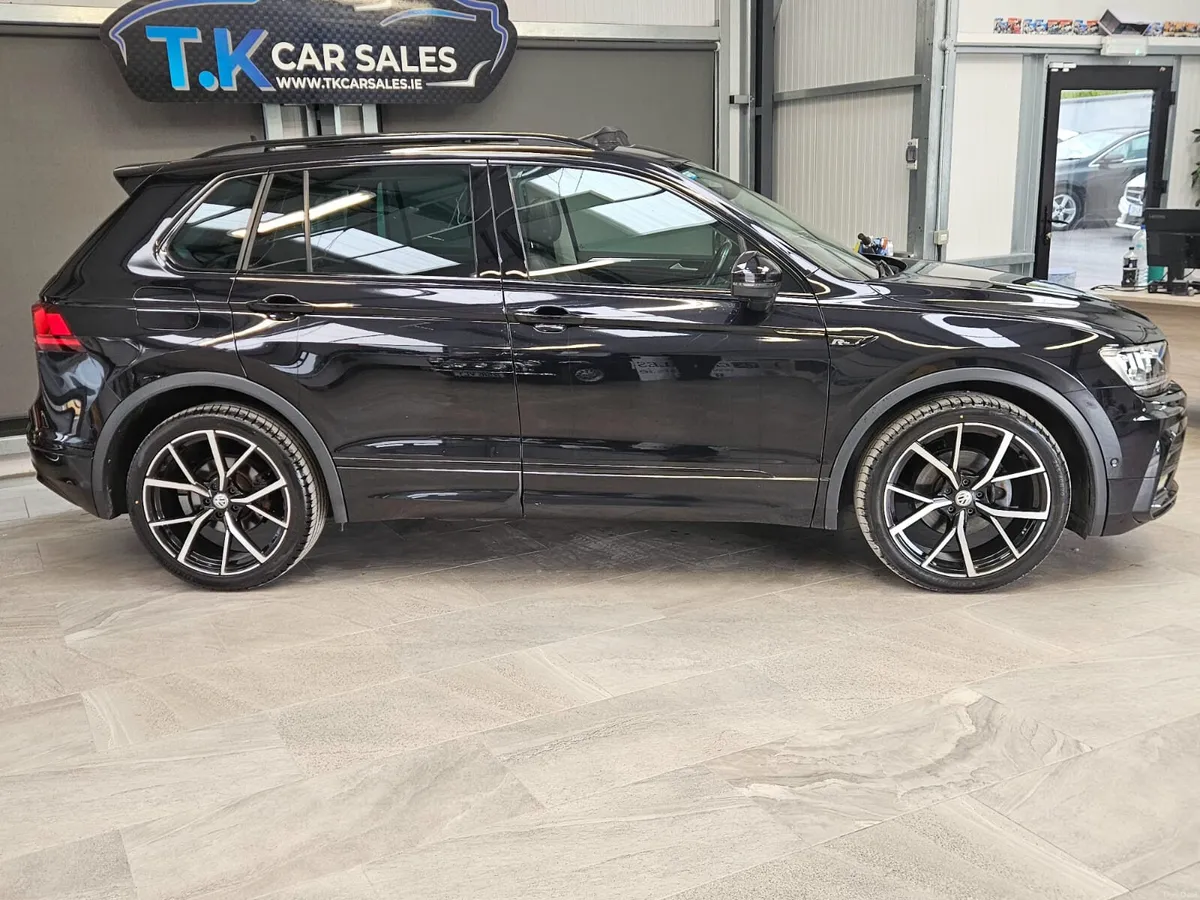 201 VOLKSWAGEN TIGUAN R-LINE BLACK EDITION AUTO - Image 3
