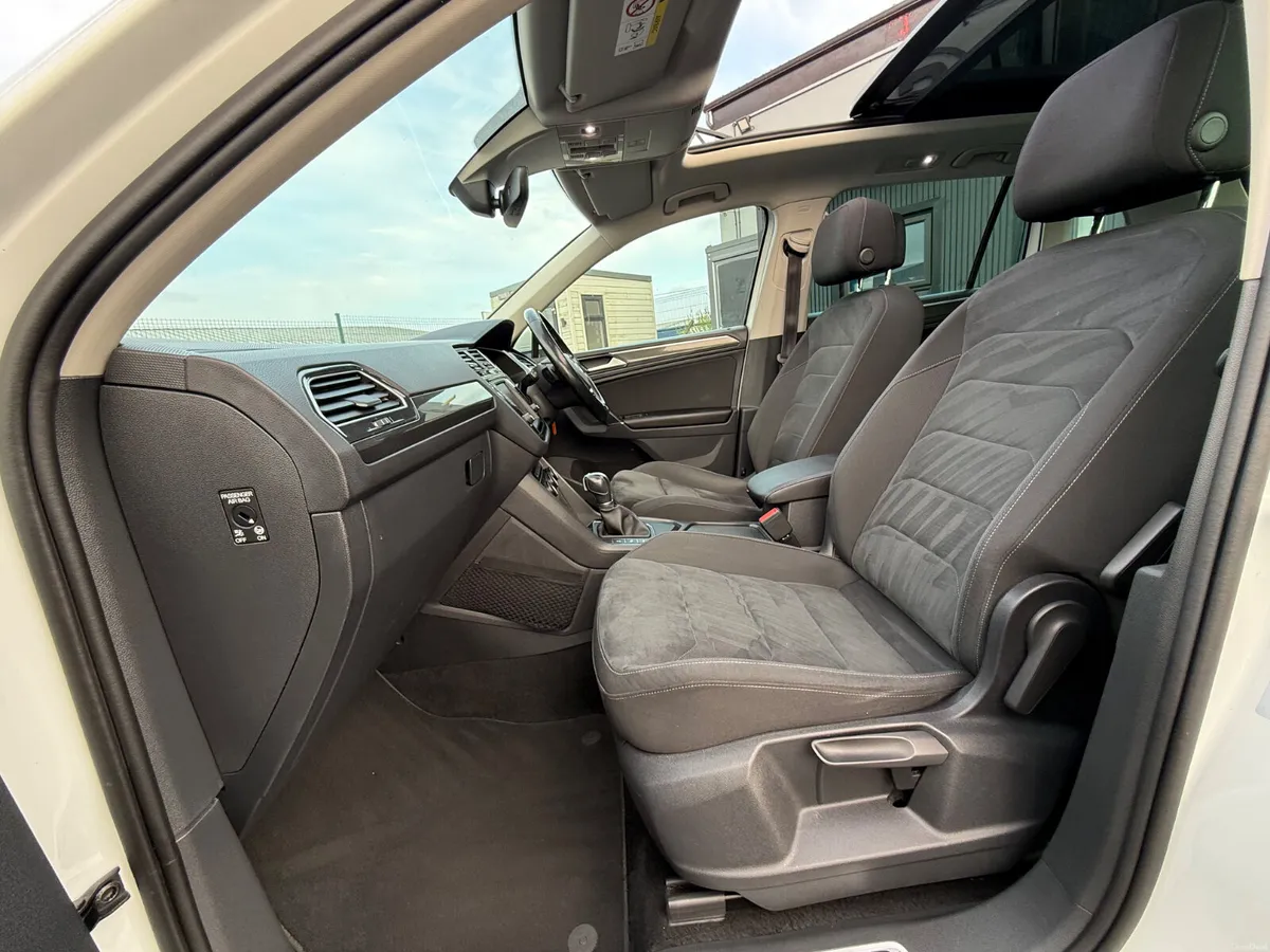 2017 Volkswagen Tiguan 2.0TDI DSG *MEGA SPEC* - Image 6