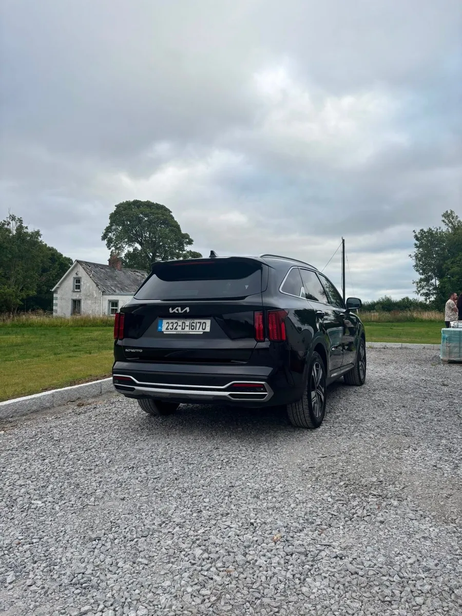 2023 Kia Sorento - Image 3