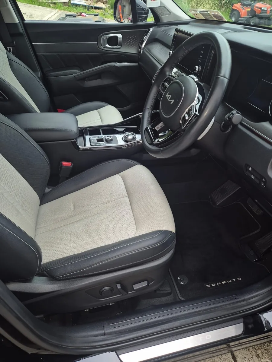 2023 Kia Sorento - Image 5