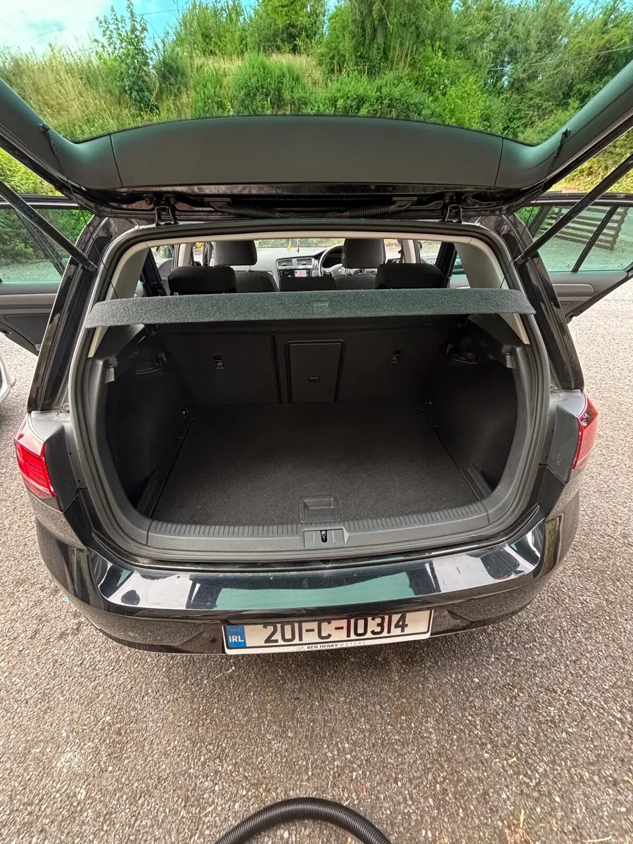 Volkswagen Golf 2.0TDI - Automatic - Image 5