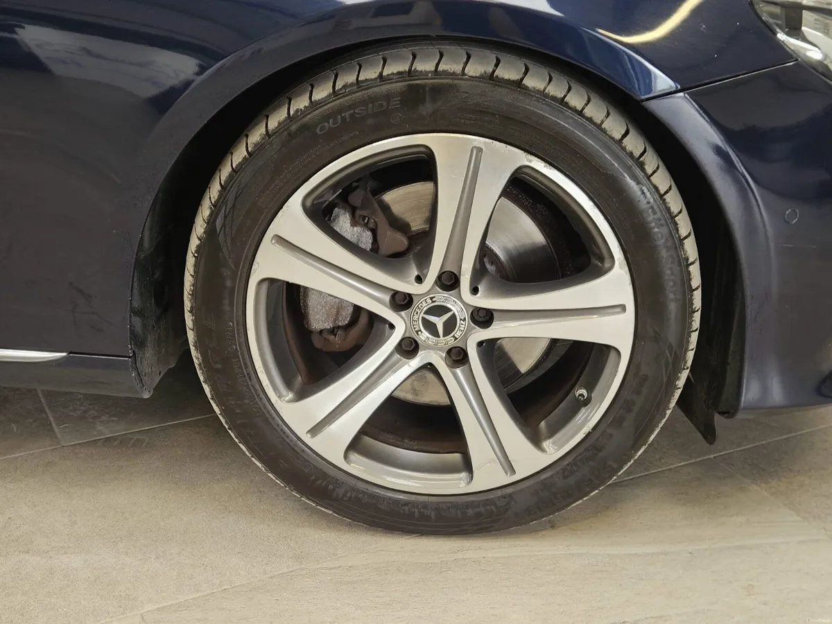 17 MERCEDES BENZ E-CLASS AVANTGARDE - Image 6
