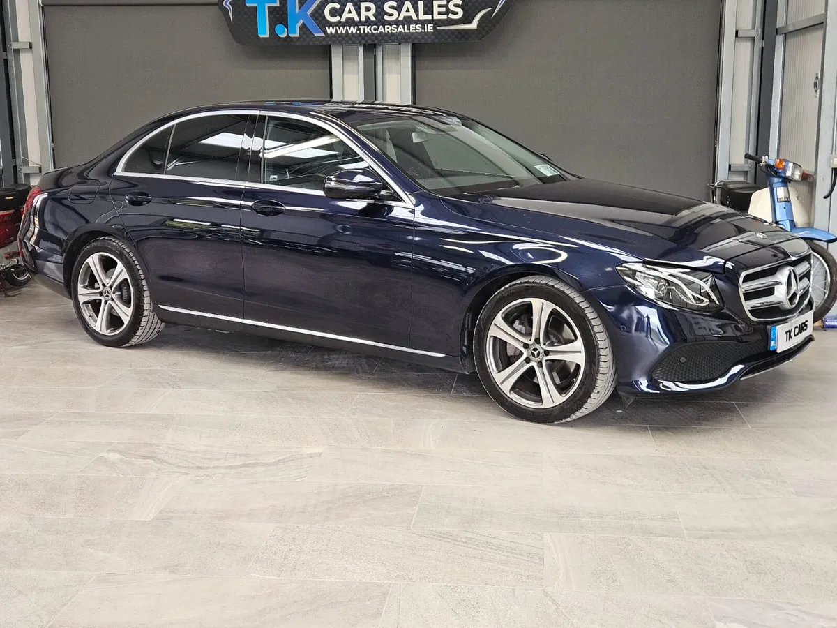 17 MERCEDES BENZ E-CLASS AVANTGARDE - Image 1