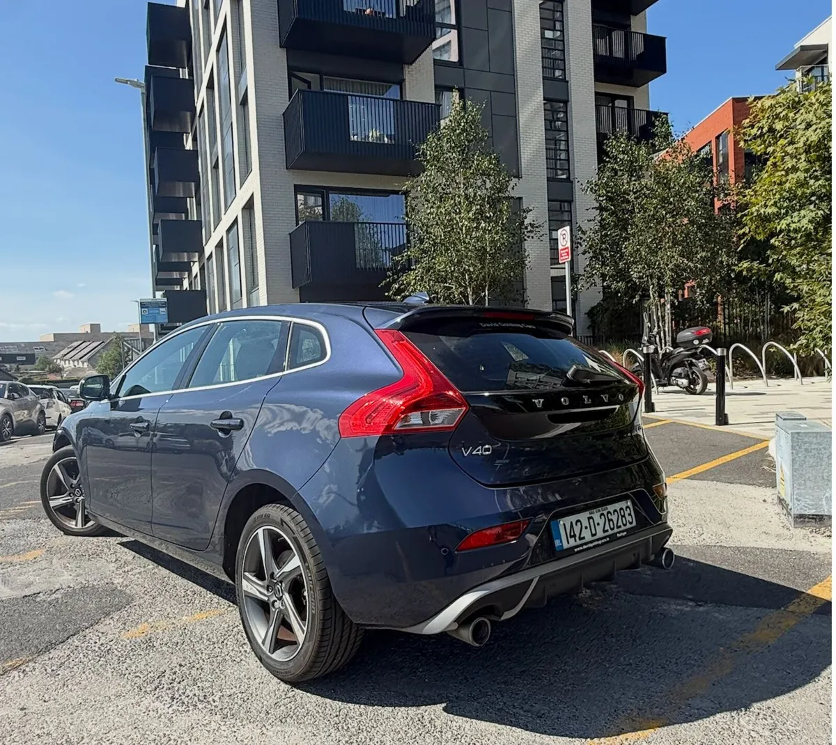 Volvo (2014) V40 D3 R-Design AUTOMATIC — 161k km - Image 2