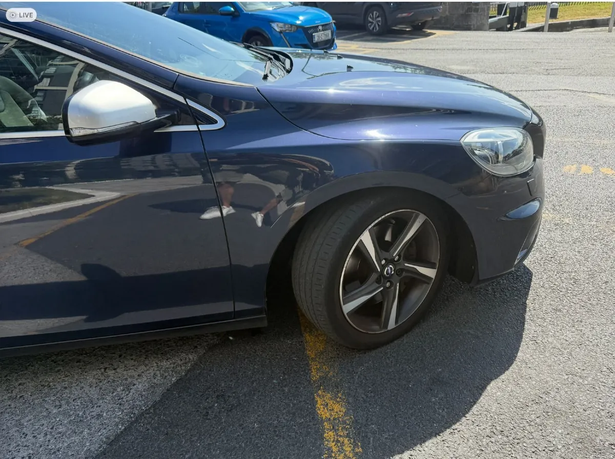 Volvo (2014) V40 D3 R-Design AUTOMATIC — 161k km - Image 4