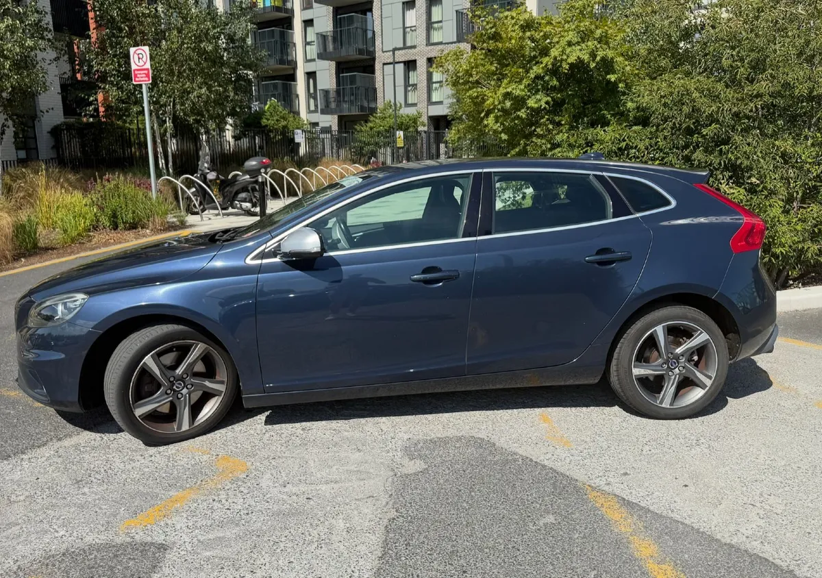Volvo (2014) V40 D3 R-Design AUTOMATIC — 161k km - Image 6