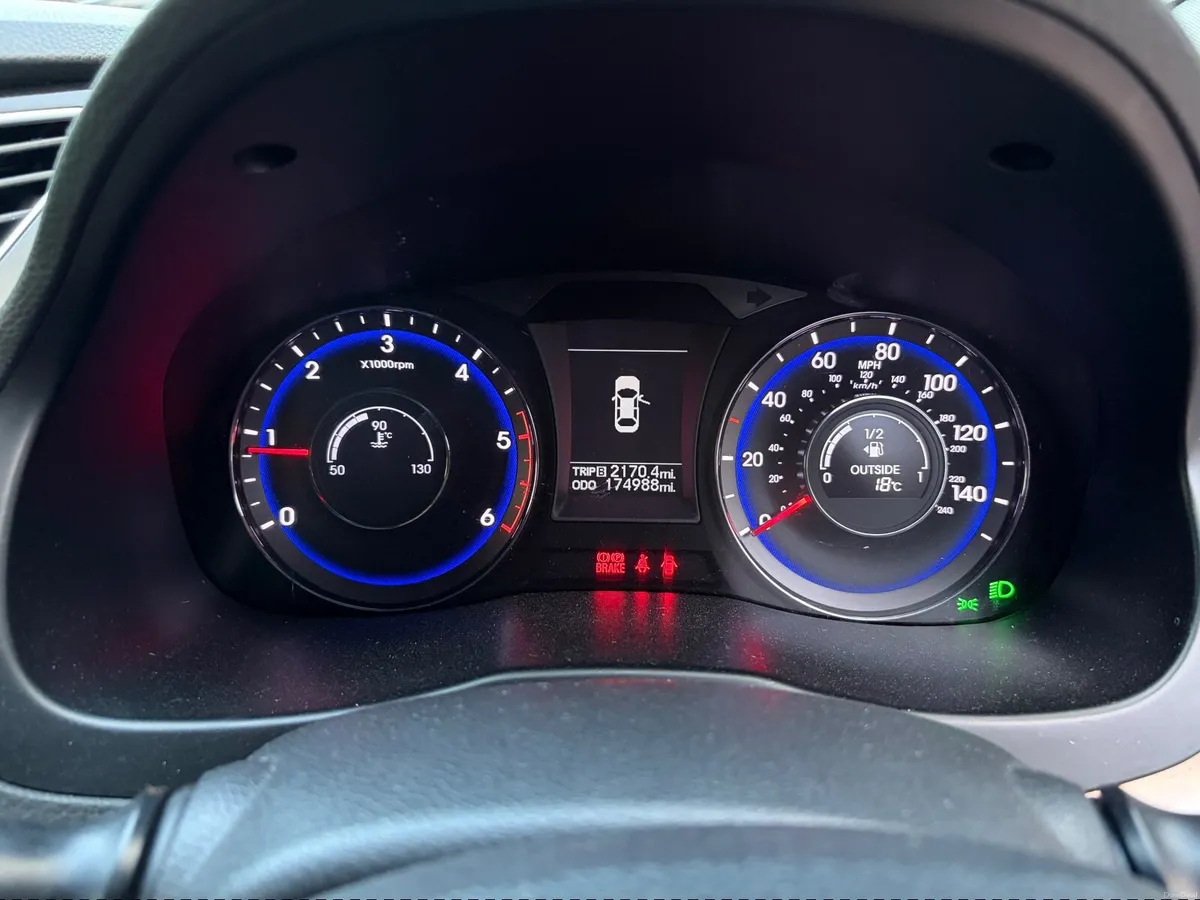 Hyundai i40 2011 - Image 2