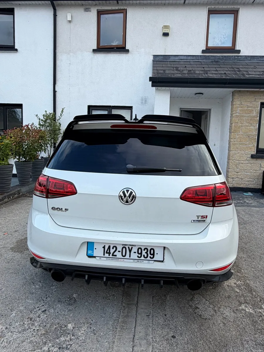 Car - Image 1