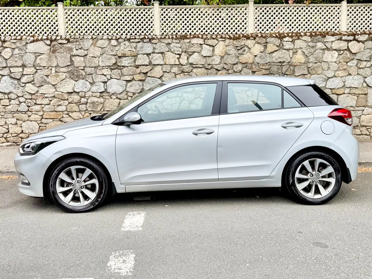 Hyundai i20 2015!! 1.2l DELUXE!! LOW MILES!! - Image 4