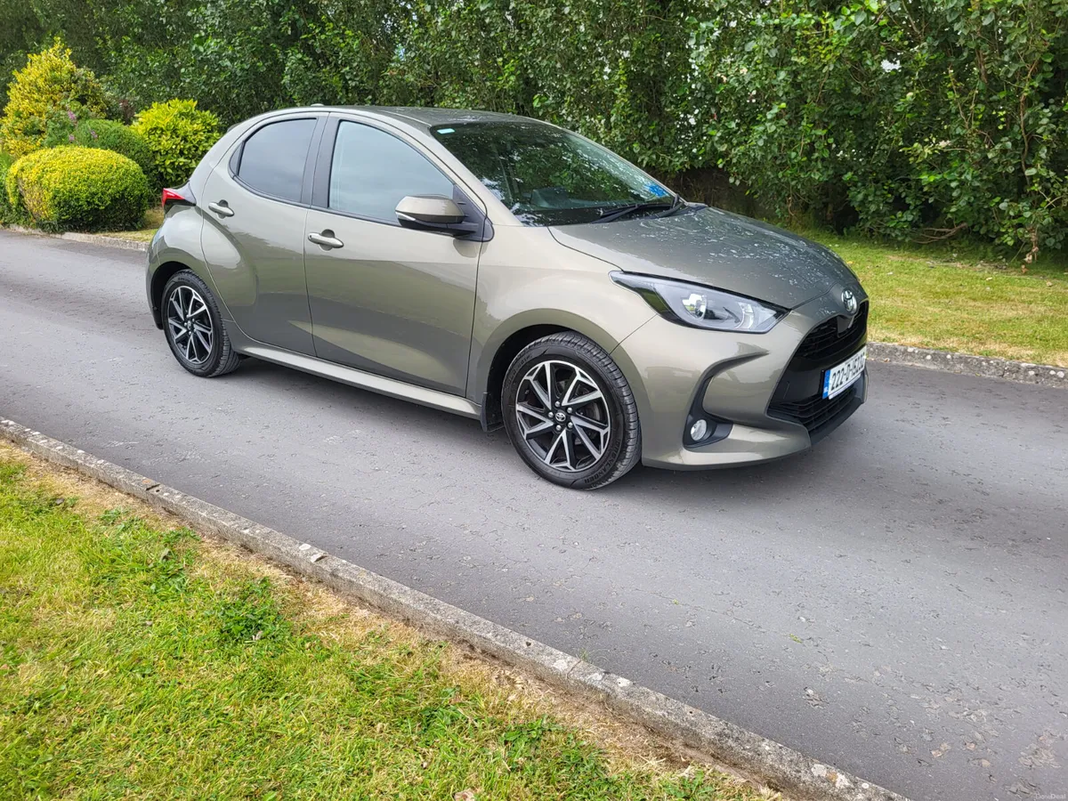 Toyota Yaris   Luna  SPORT   1L manual - Image 1