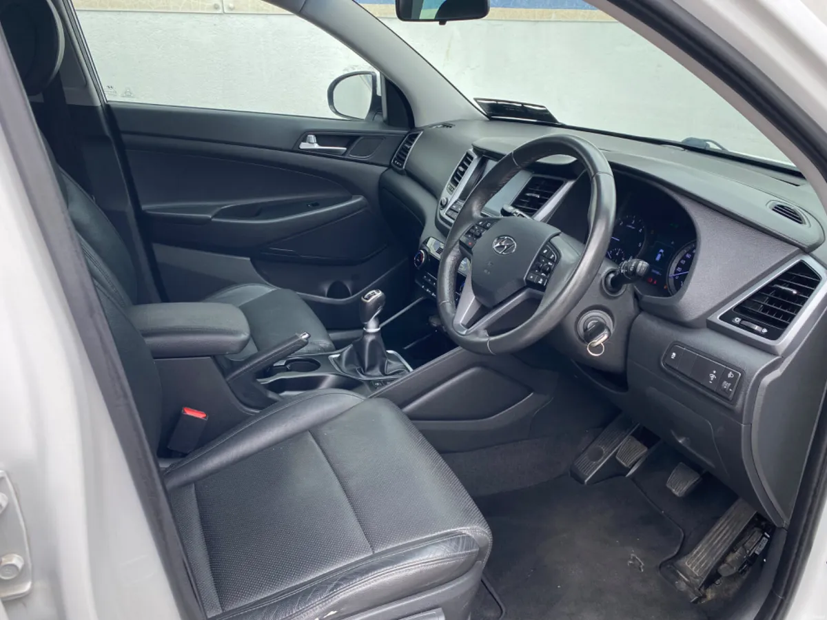 Hyundai Tucson  Executive Dsl 1 owner - Image 4