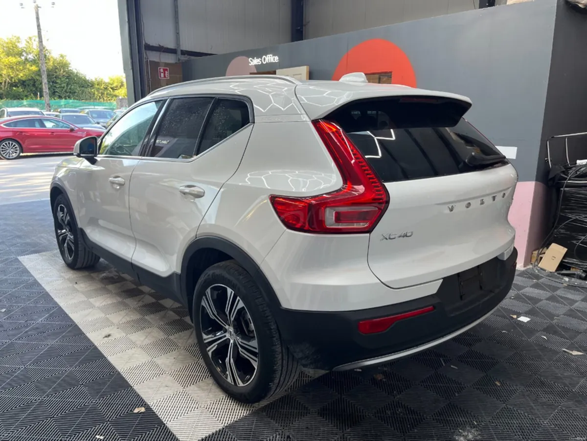 Volvo XC40 2022 VOLVO XC40 T5 PLUG-IN 1.5 AUTOMATI - Image 4