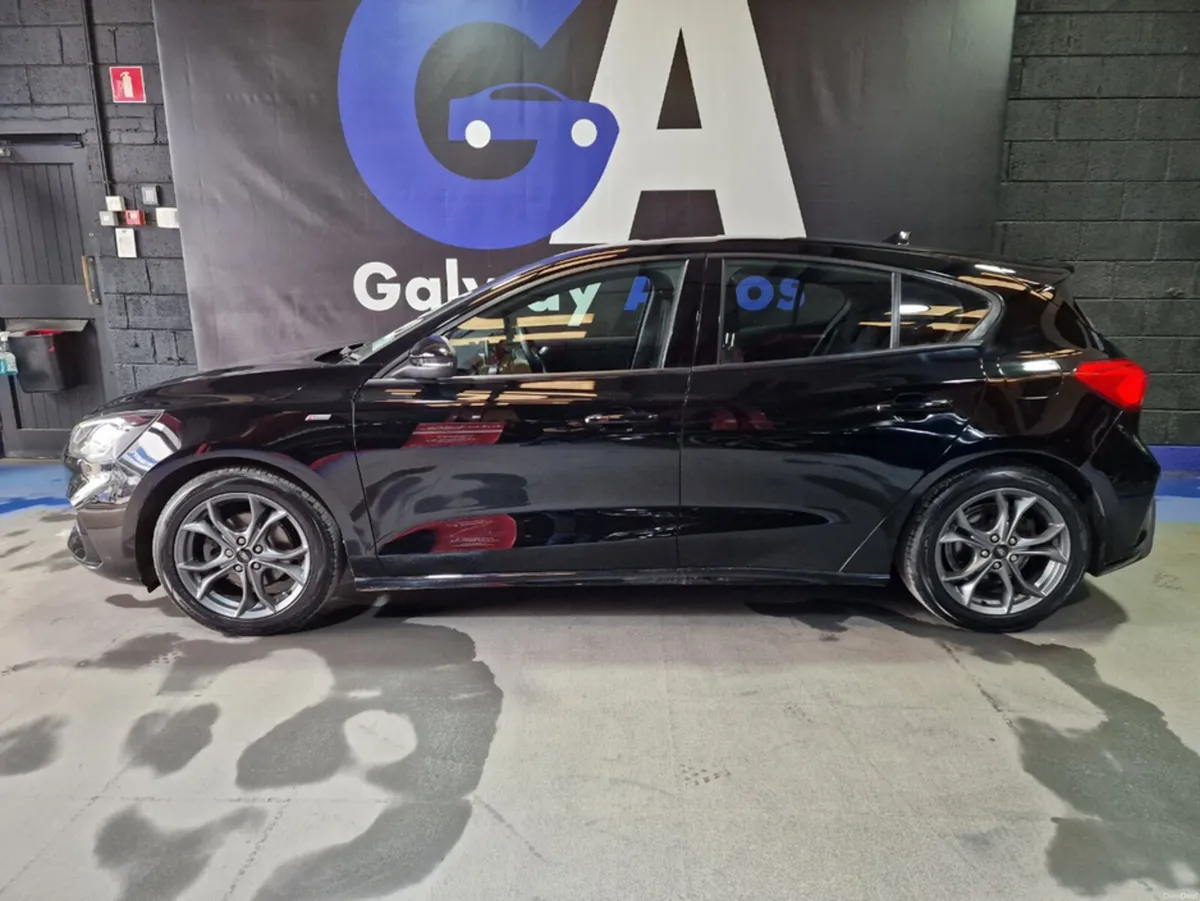 Ford Focus ST-LINE ** ONLY 52K MILES** - Image 5