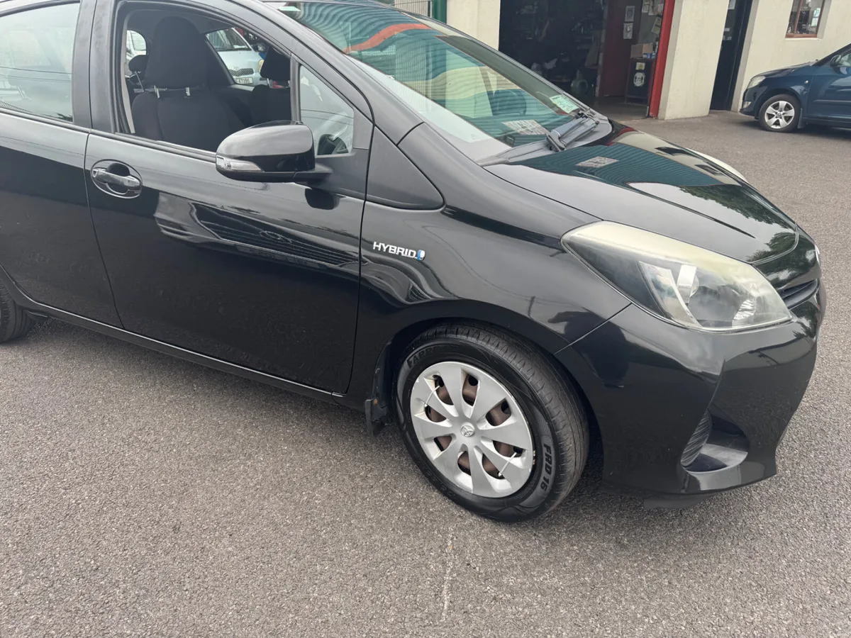 Toyota Yaris 2013 - Image 2