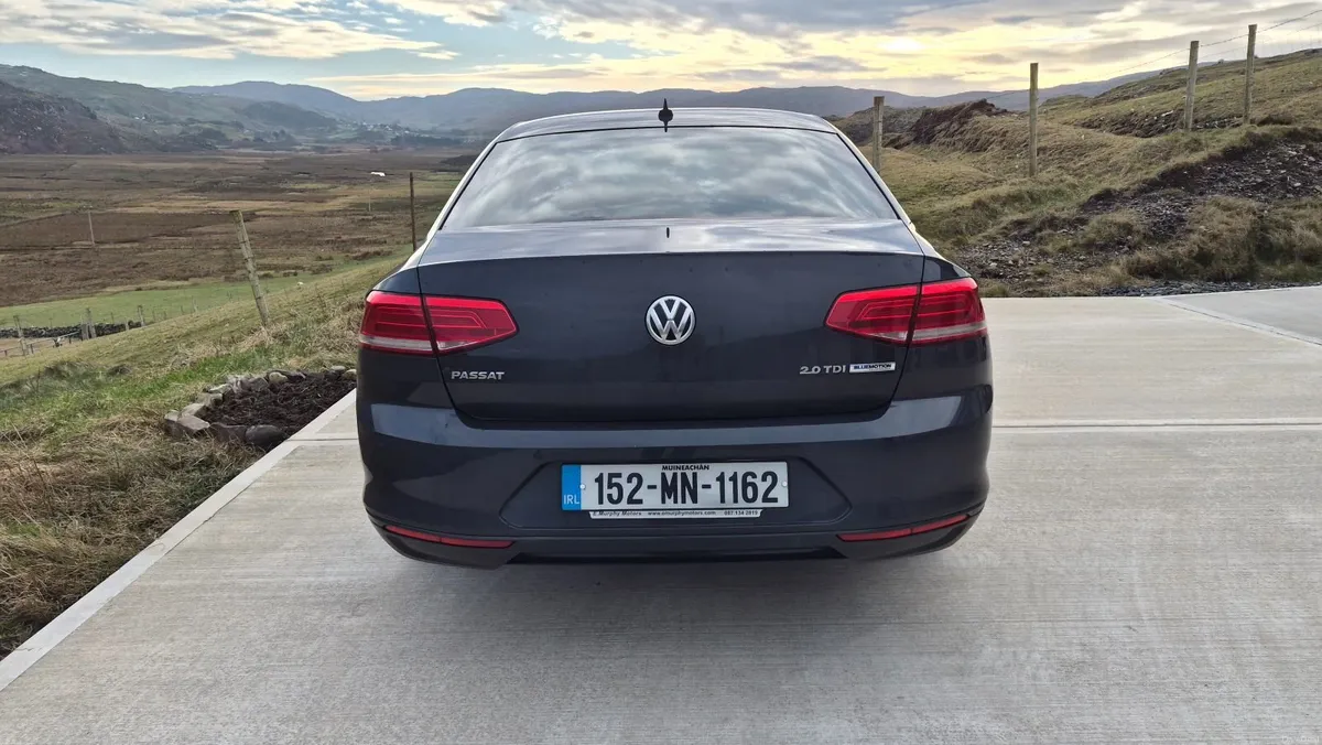 Volkswagen Passat 2015 - Image 2