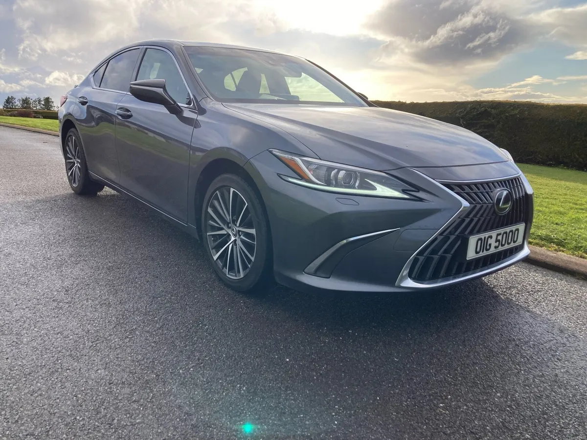 2025, Lexus ES 300h Premium Edition - Image 1