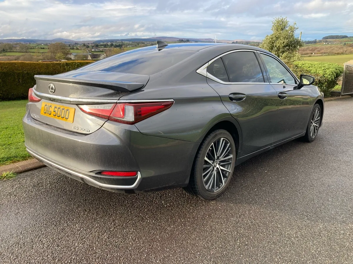 2025, Lexus ES 300h Premium Edition - Image 4