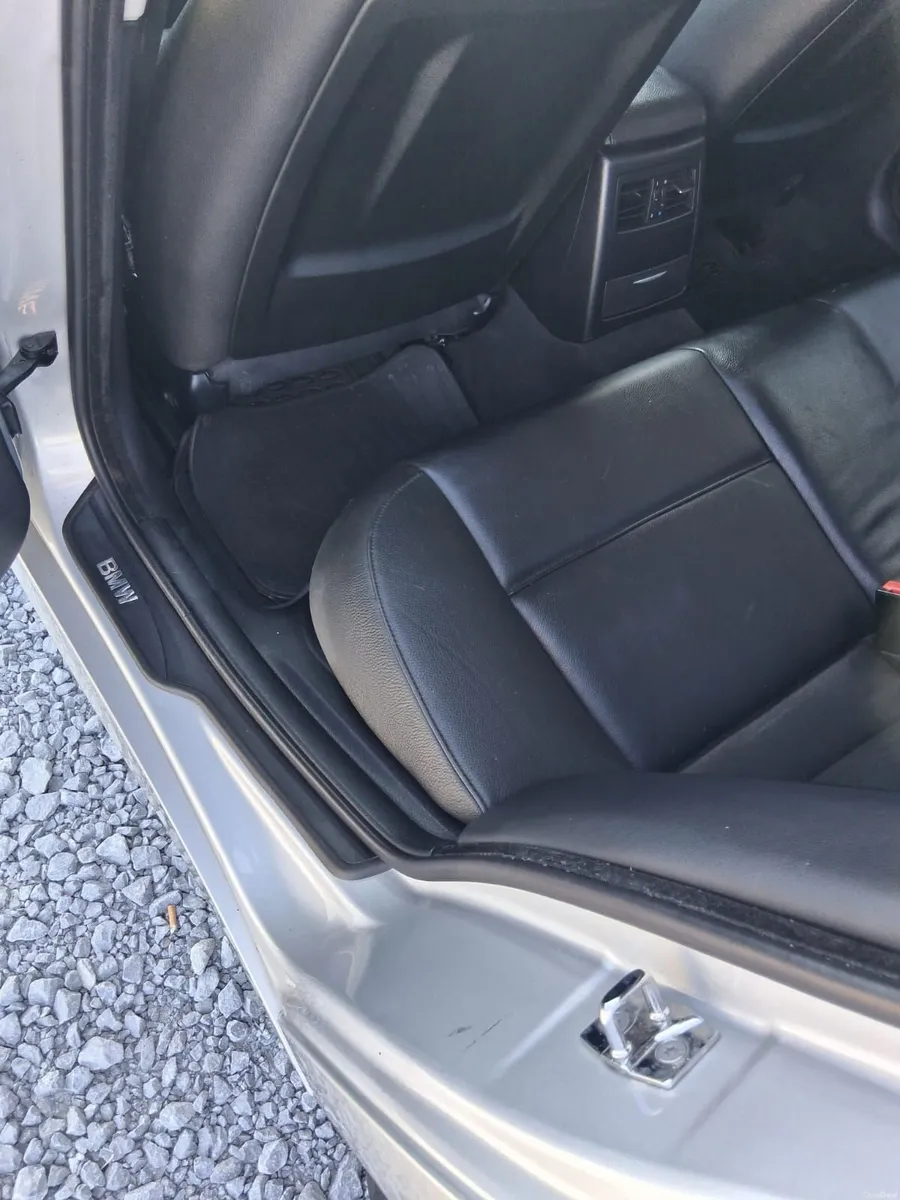 BMW 3-Series 2008 - Image 2