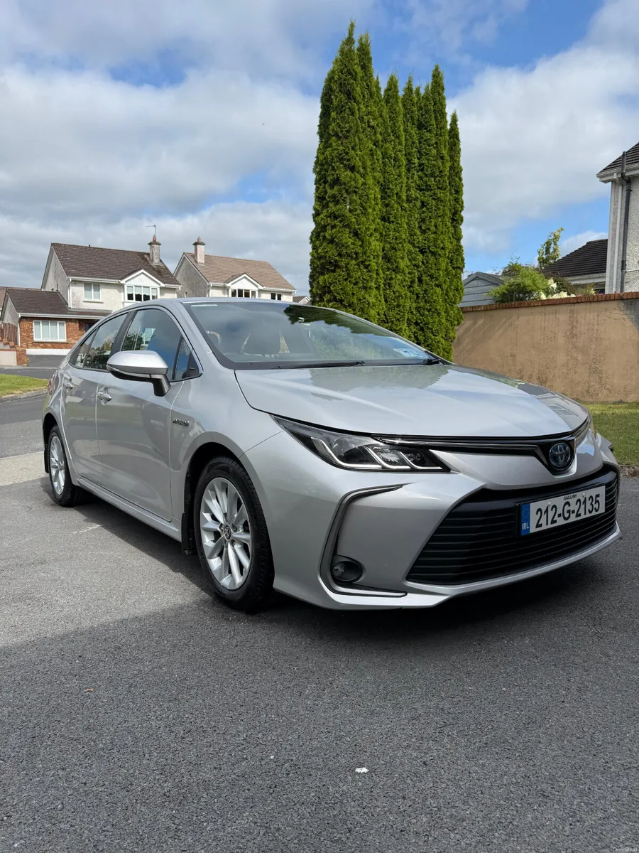 2021 Toyota Luna Hybrid with Toyota WARRANTY - Image 4