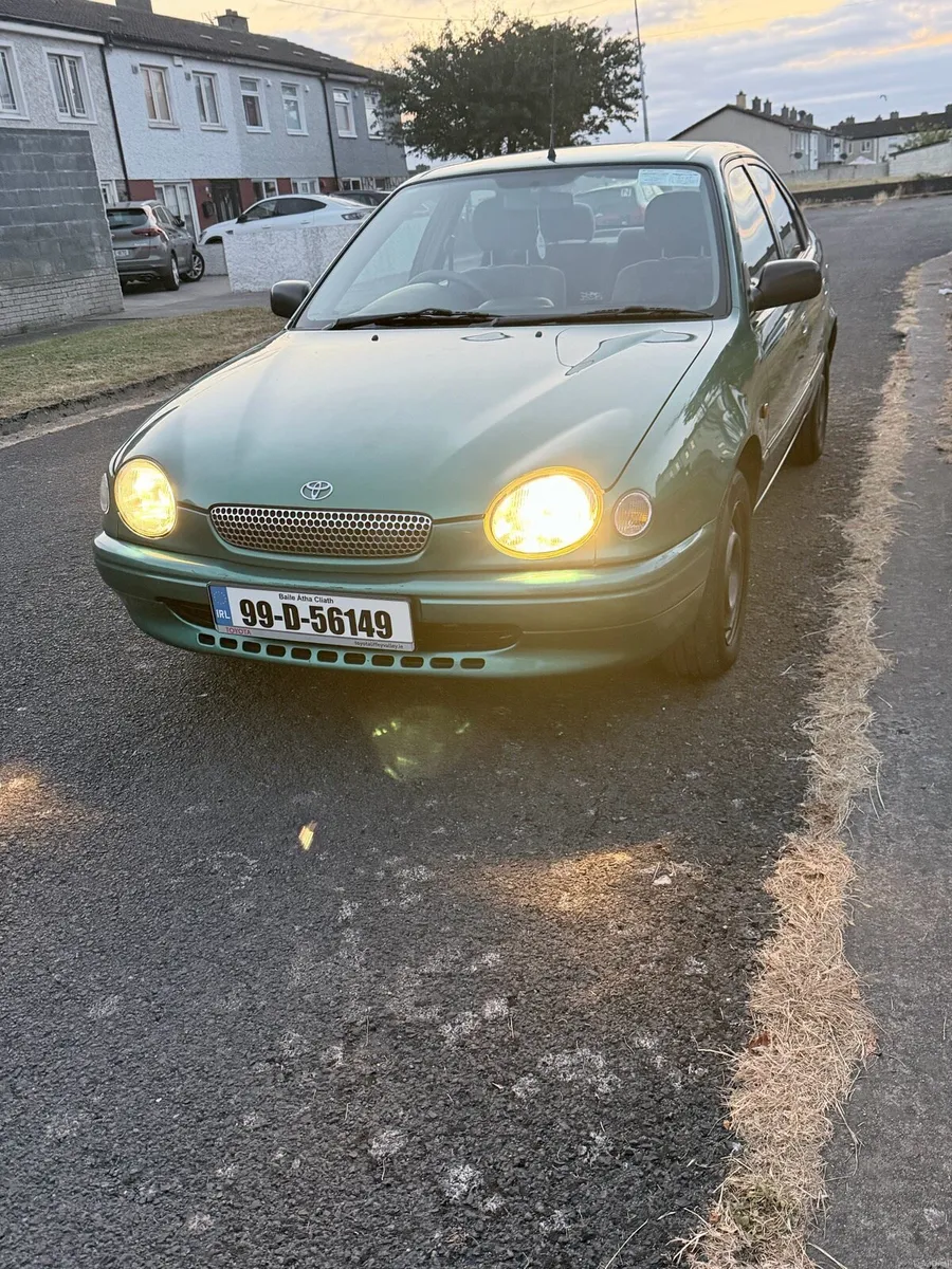 Toyota corolla low mileage - Image 2