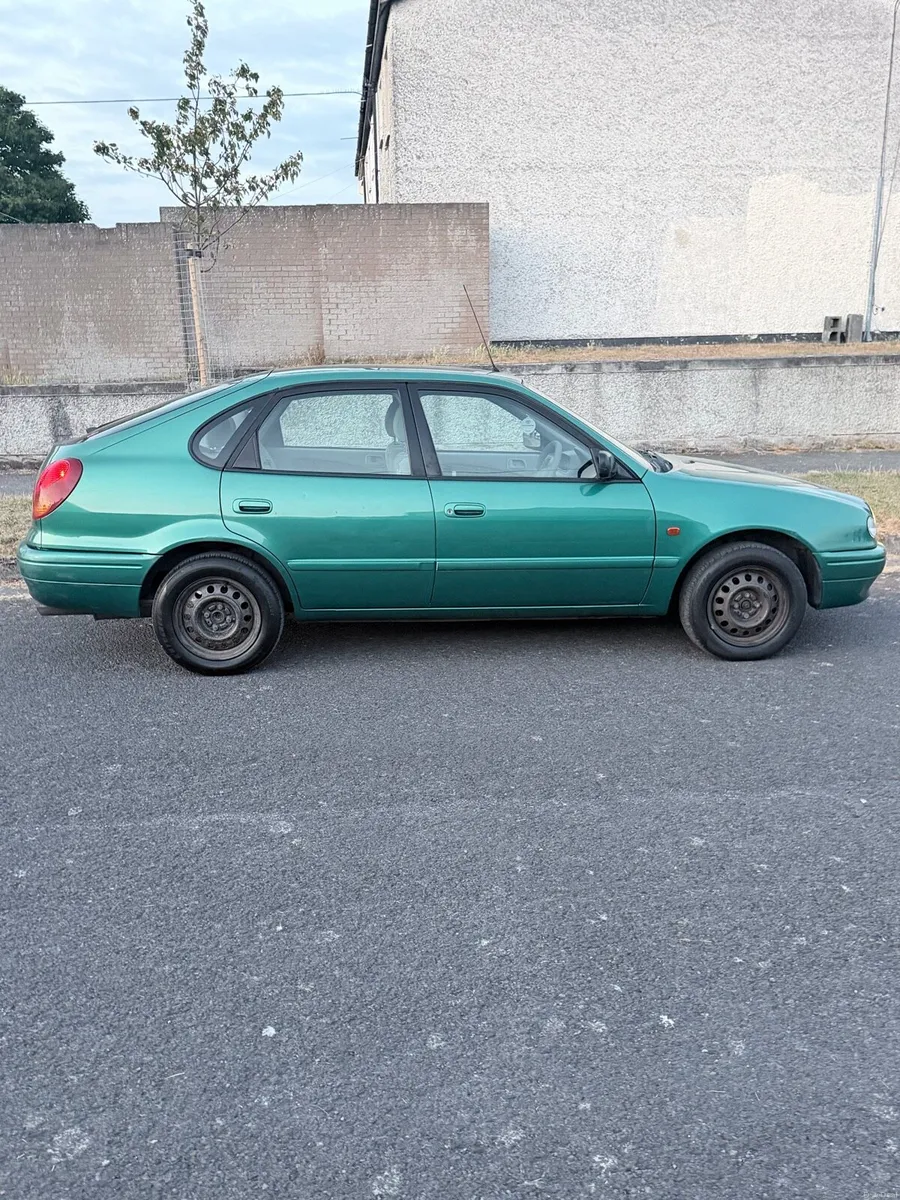 Toyota corolla low mileage - Image 4