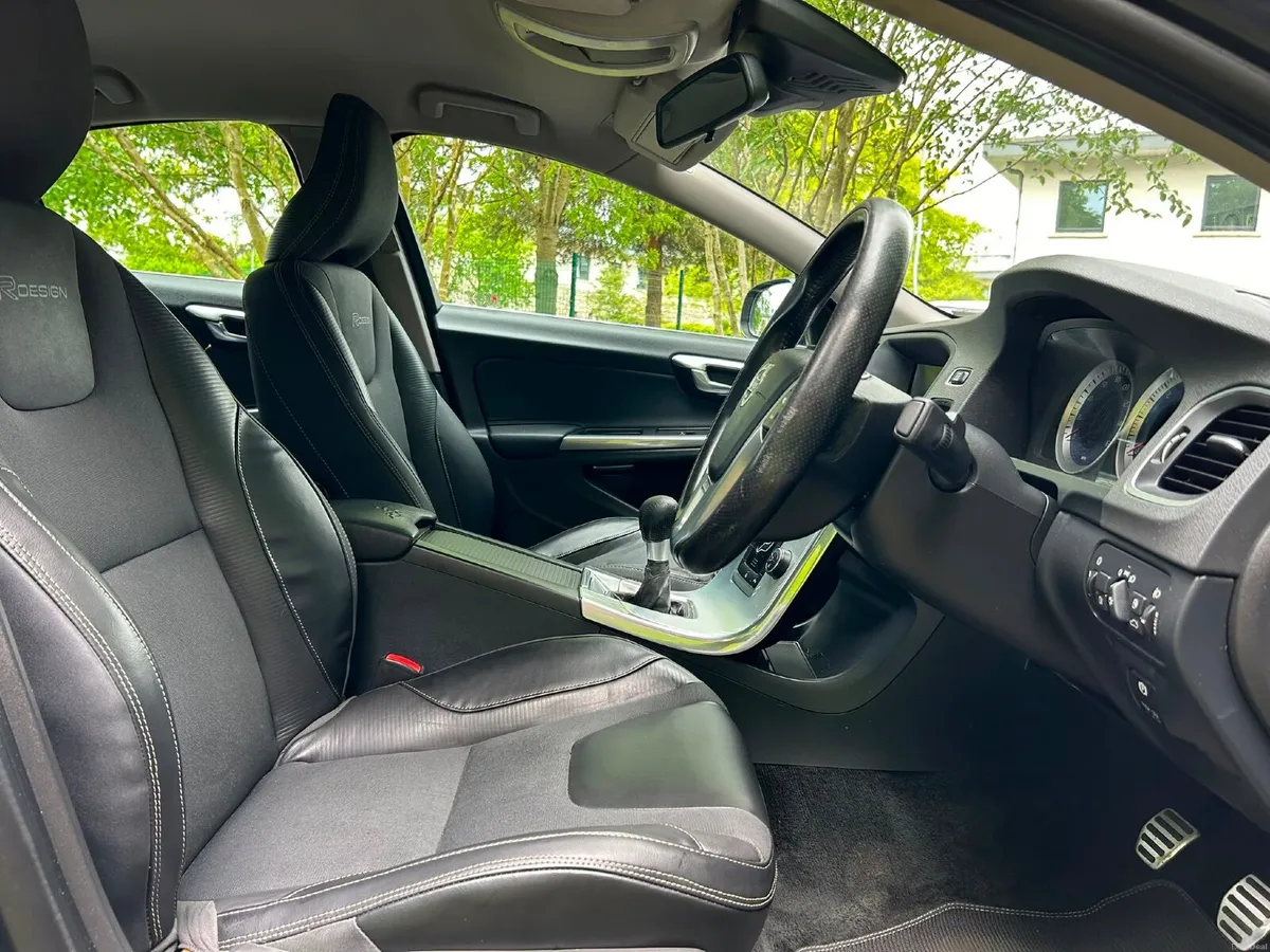 Volvo S60 2012 R- Line, full service history - Image 3