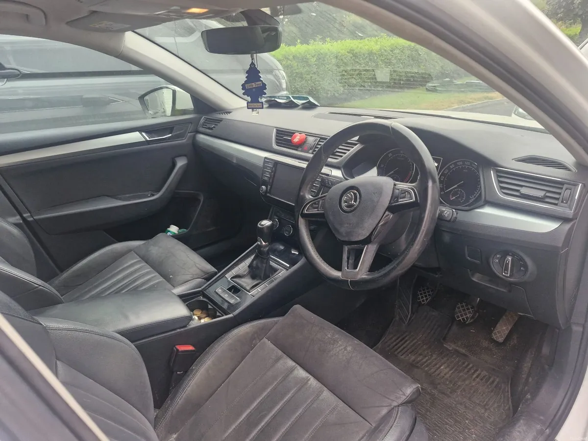 Skoda Superb 2017 - Image 2