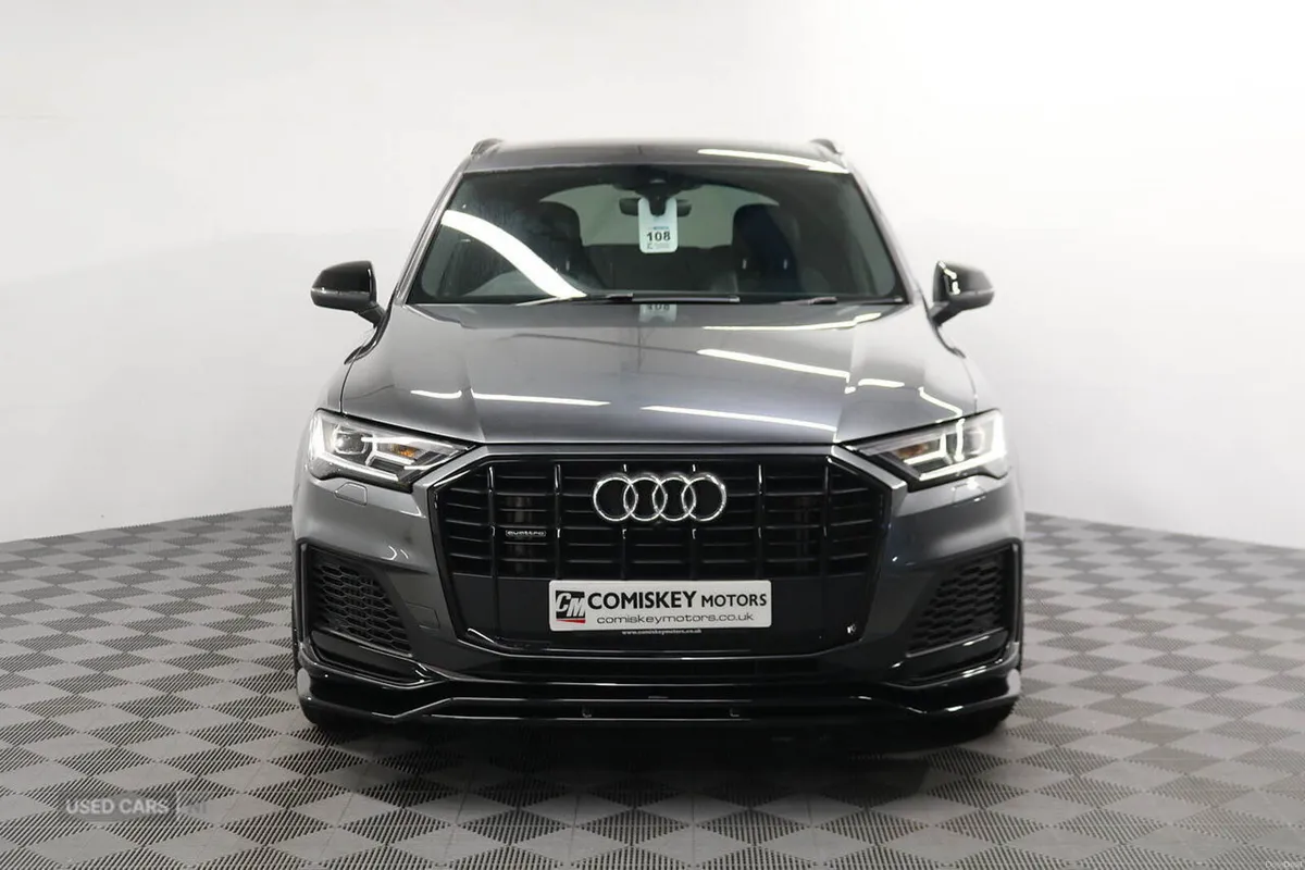 Audi Q7 TFSIe V6 Black Edition - Image 2