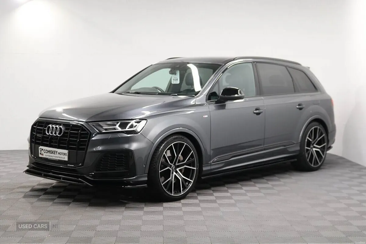 Audi Q7 TFSIe V6 Black Edition - Image 3