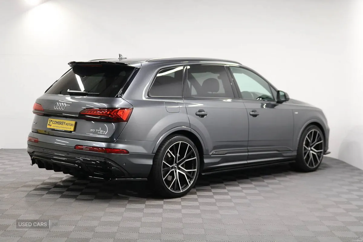Audi Q7 TFSIe V6 Black Edition - Image 6