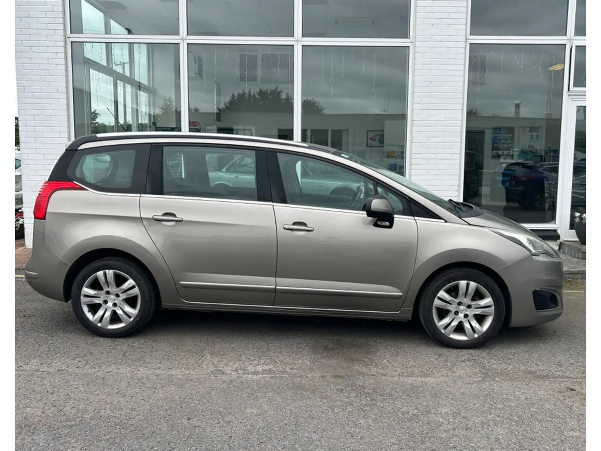 Peugeot 5008 2015 - Image 2