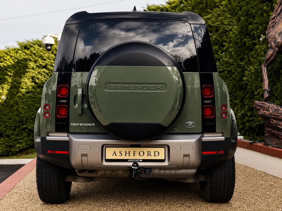 Land Rover Defender 2023 - Image 5