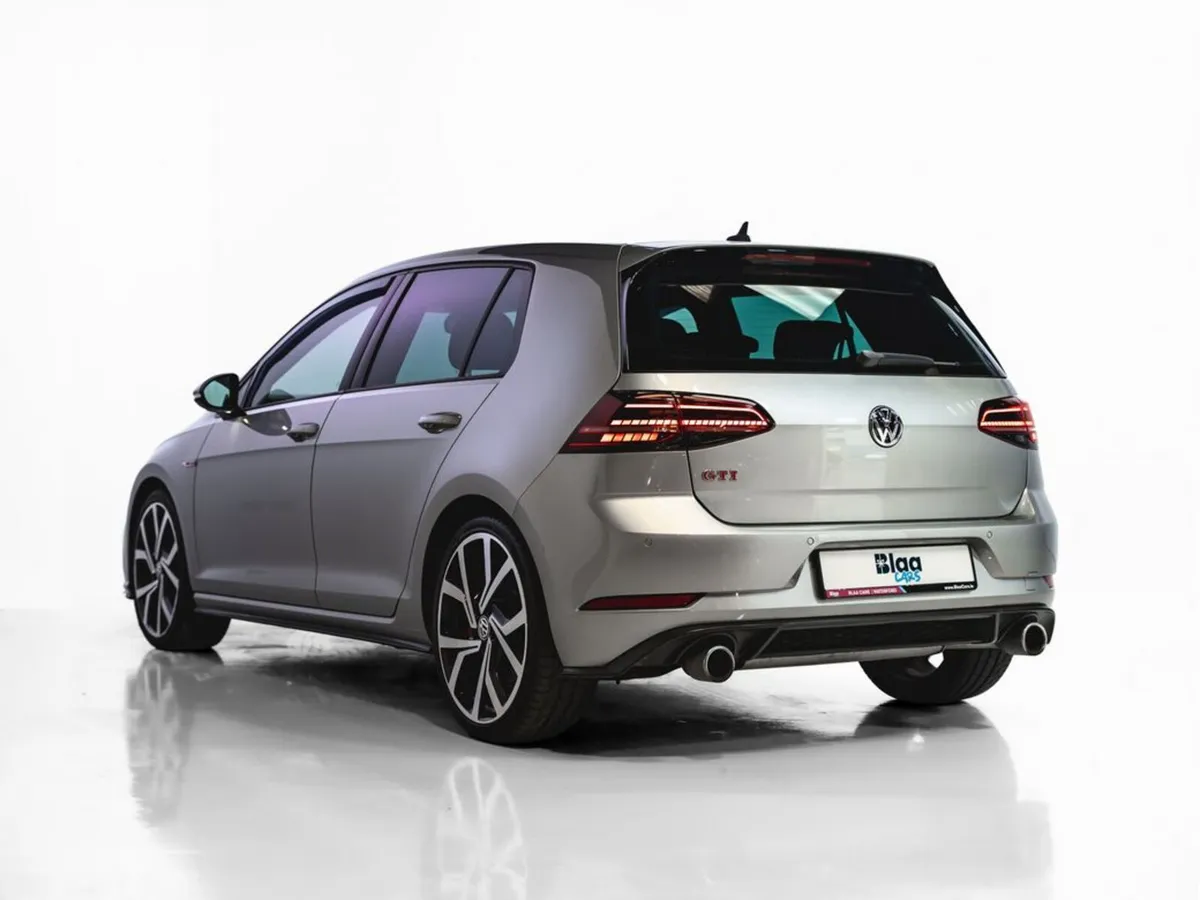 Volkswagen Golf 2018 2.0 GTI 220HP - Image 6