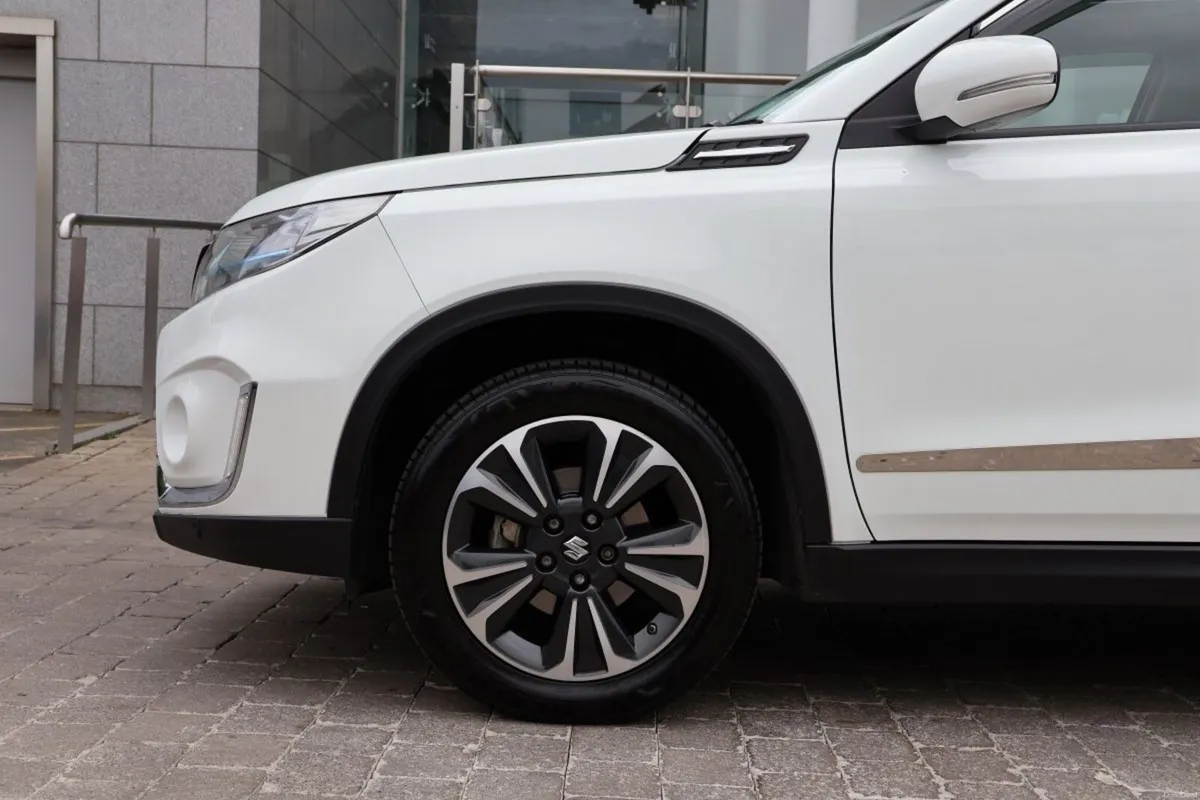 Suzuki Vitara 1.4 Hybrid , NCT 02/28 - Image 4
