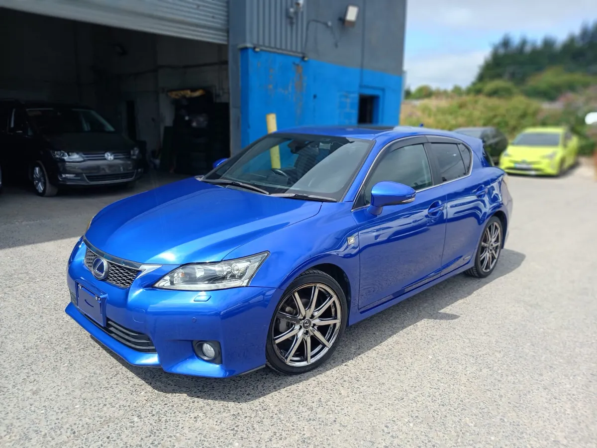 2011 Lexus CT200 H / Executive/ Sunroof - Image 1