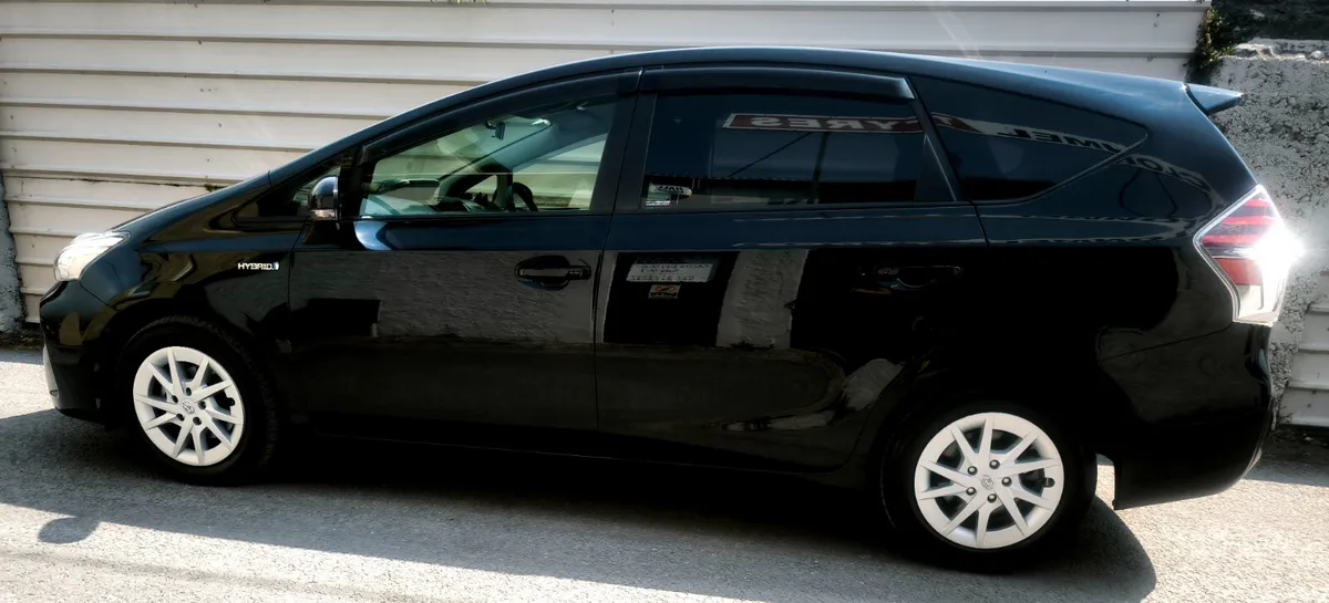 TOYOTA PRIUS 2016 7 SEATS HYBRID - Image 3