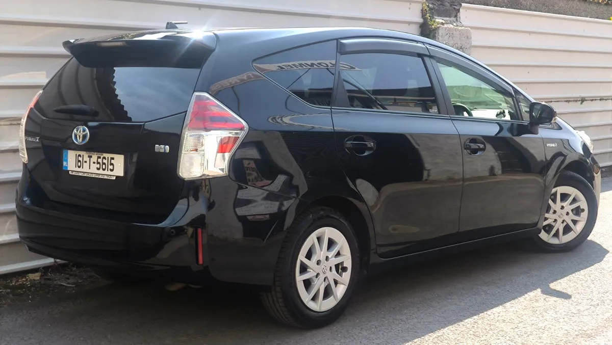 TOYOTA PRIUS 2016 7 SEATS HYBRID - Image 5