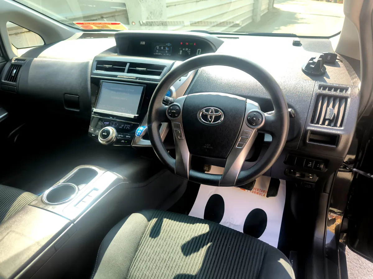 TOYOTA PRIUS 2016 7 SEATS HYBRID - Image 6