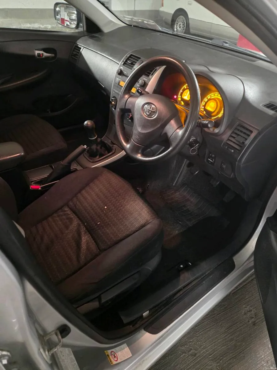 Toyota corolla - Image 5