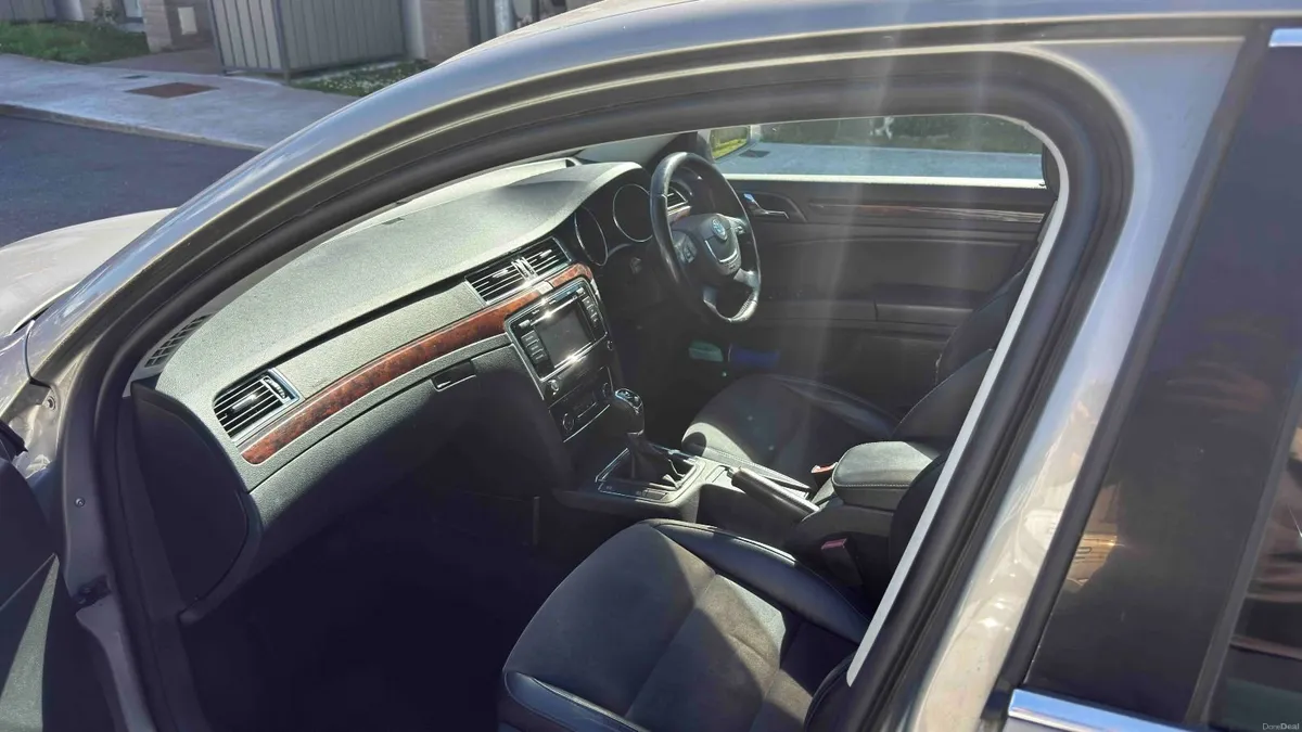 2011 SKODA SUPERB 1.6TDI 105BHP - Image 6