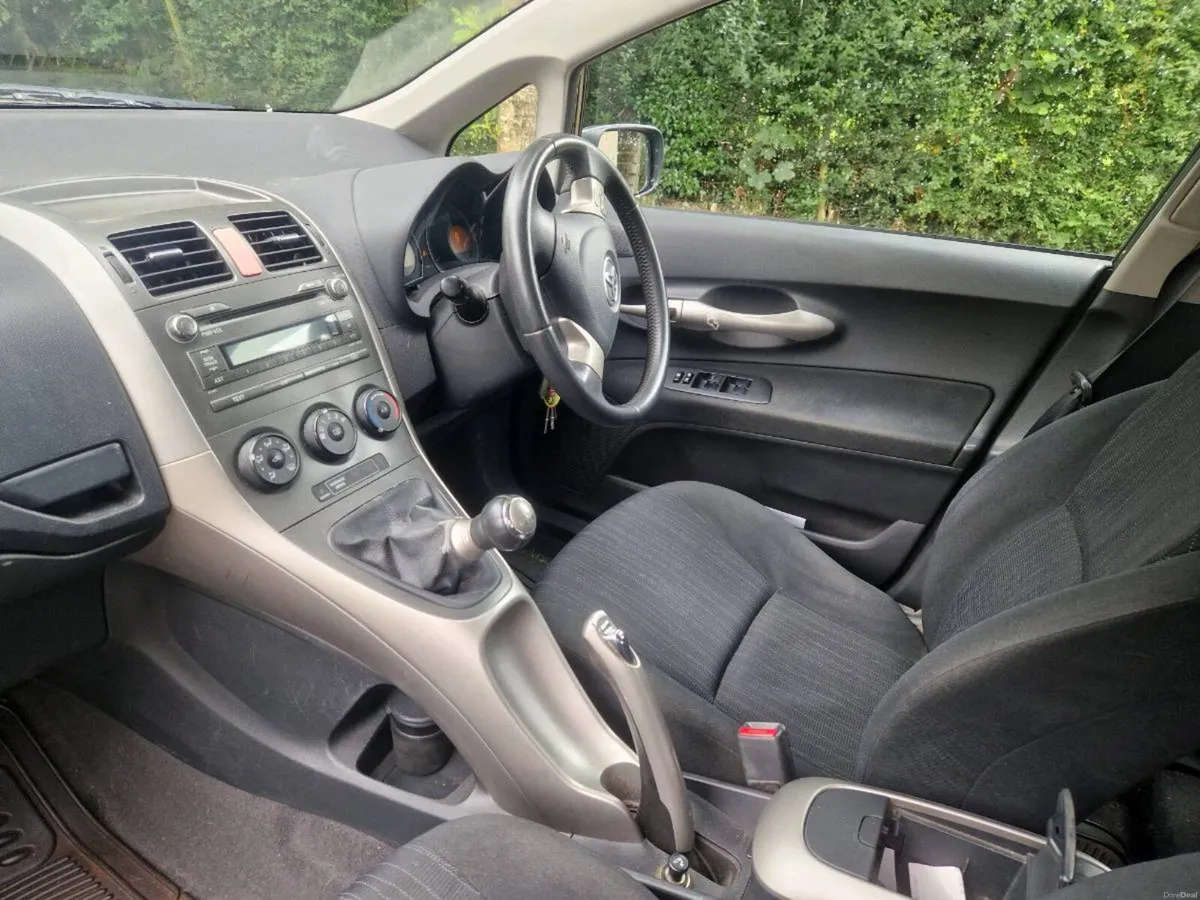 Toyota auris. 1.4 diesel 2008 - Image 2